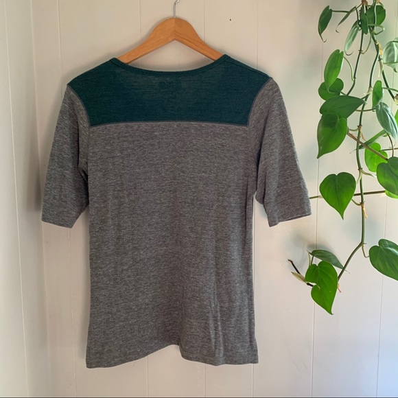 New w/o Tags Eagles 3/4 Graphic Tee - Picture 2 of 3